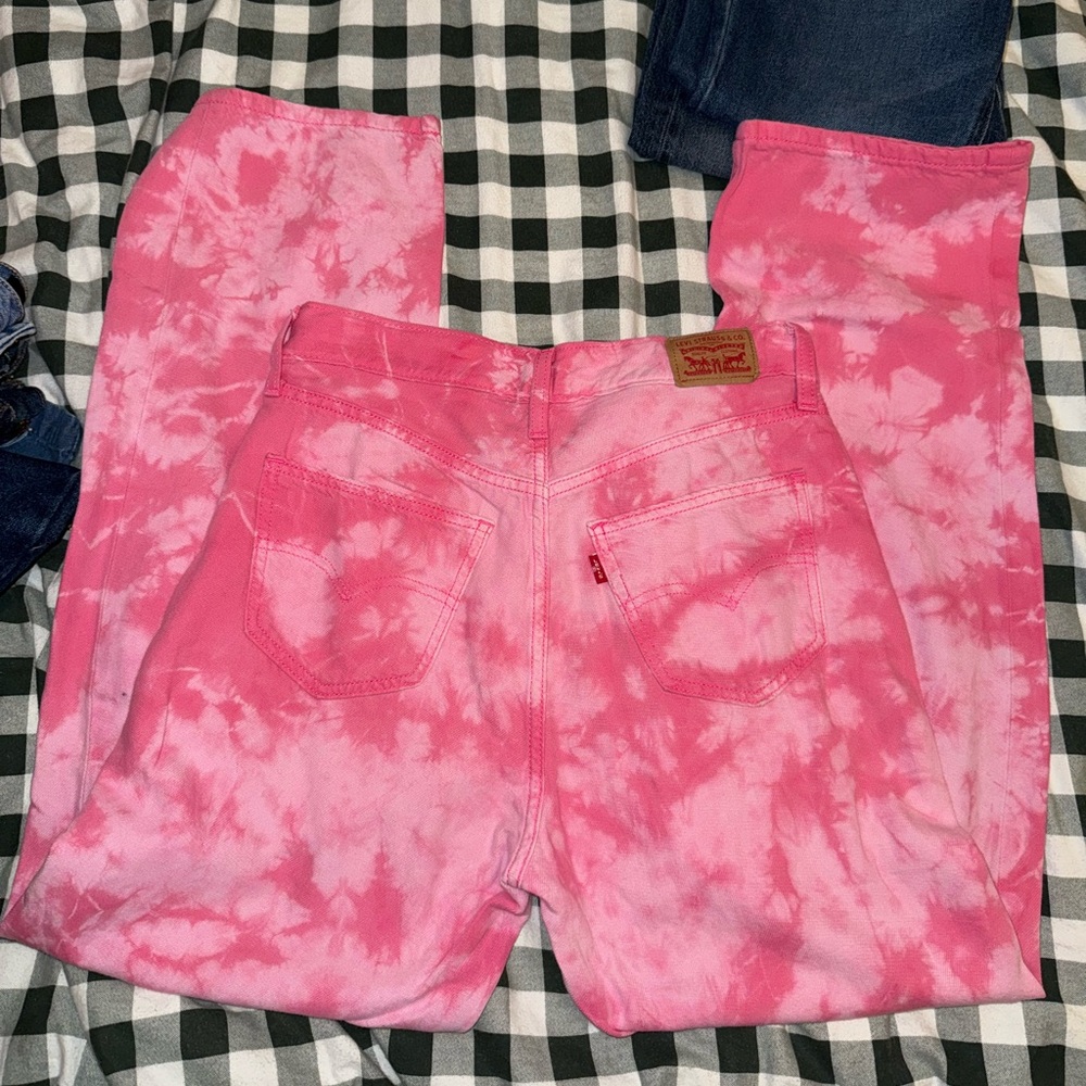 SAMPLE Levis X Deepika Padukone Women Pink Relaxed Fit Heavy Fade
Bleached Jeans